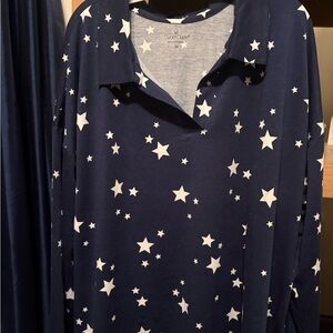 Cuddl Duds Blue and White Star Pattern Top